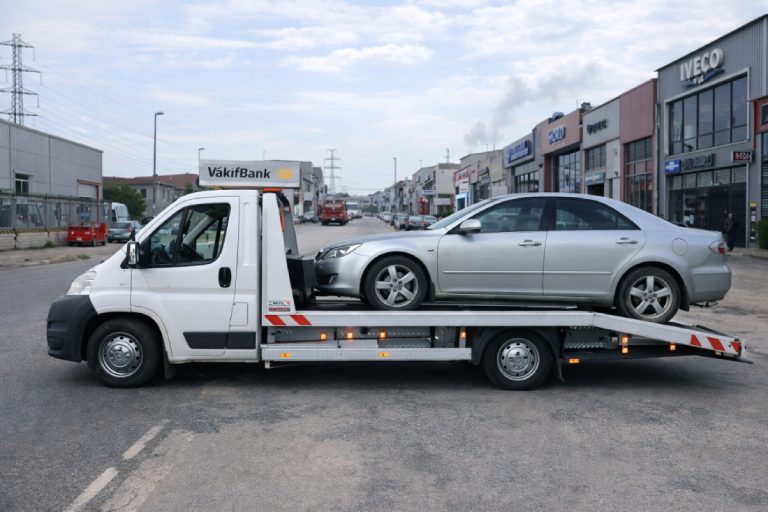 Çorlu Sanayi Bölgesi oto çekici hizmeti ile arızalanan aracın çekici yardımıyla taşınması