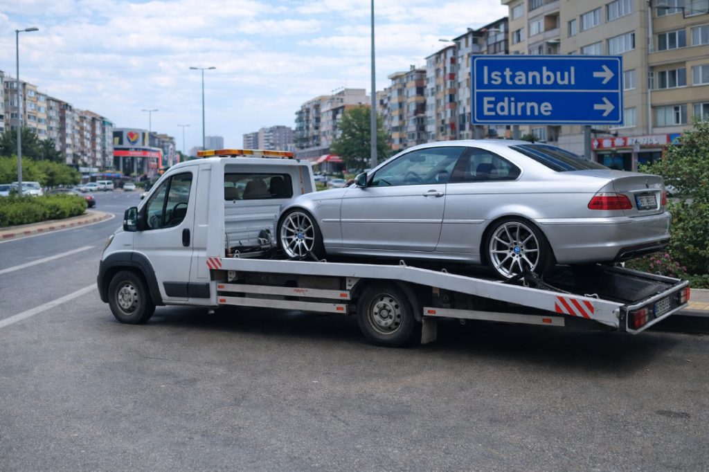 Çorlu araç çekici hizmeti ile arızalanan aracın profesyonel oto çekici ile taşınması